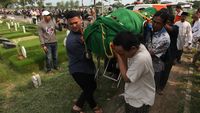 Pemakaman Ketua KPPS di Surabaya yang Meninggal Usai Bertugas