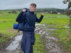 Ngebet Party di Ibiza tapi Tak Punya Biaya, Ia Jalan Kaki Nyaris 2.000 Km Ngebet Party di Ibiza tapi Tak Punya Biaya, Ia Jalan Kaki Nyaris 2.000 Km