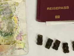 Pria Ini Ditangkap Karena Bawa Permen Ganja