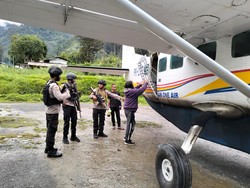 Pesawat Asian One Ditembaki OTK saat Mendarat di Bandara Beoga Papua