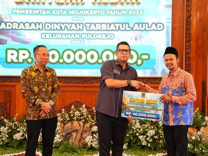Cairkan Dana Hibah Rp 9,65 M, Pj Wali Kota Mojokerto: Jangan Mau Dipotong Cairkan Dana Hibah Rp 9,65 M, Pj Wali Kota Mojokerto: Jangan Mau Dipotong
