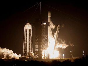 SpaceX Luncurkan Roket untuk Pendaratan ke Bulan SpaceX Luncurkan Roket untuk Pendaratan ke Bulan