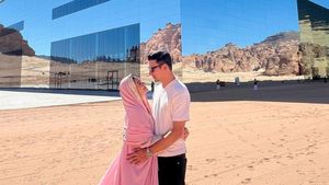 8 Foto Titi Kamal-Christian Sugiono ke Al Ula Usai Umrah Bareng, Tampil Mesra