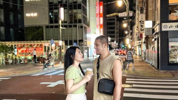 Via Vallen Hamil, Ini Momen Romantis Saat Kulineran Bareng Suami