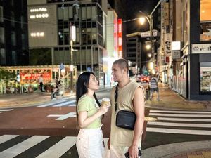 Via Vallen Hamil, Ini Momen Romantis Saat Kulineran Bareng Suami