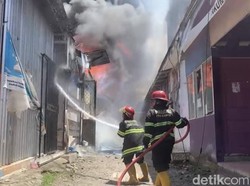 Kebakaran Hanguskan Toko Bangunan-Balai Pemuda di Padang, Kerugian Ditaksir Rp 1 M