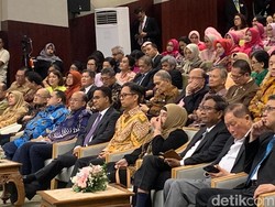 Anies dan Mahfud Hadiri Pengukuhan Guru Besar Fakultas Kedokteran UI