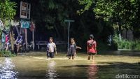 Potret Kawasan Surabaya Barat Dilanda Banjir