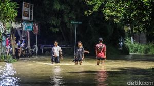 Potret Kawasan Surabaya Barat Dilanda Banjir