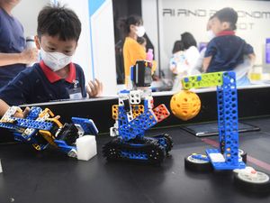 Belajar dan Bermain Robot di Mal Jakarta