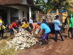 Viral Caleg di Banyuwangi Tarik Bantuan Paving Block karena Kalah Suara