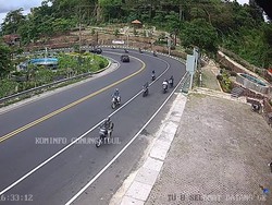 Libur Akhir Pekan, Lalin Jalan Wonosari Patuk Ramai