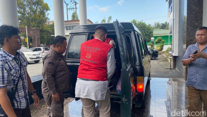 Kejari Deli Serdang menahan Kades Bagerpang dan Kaur Keuangan Desa Bagerpang terkait tindak kriminal korupsi APBDes. (Dok Kejari Deli Serdang) Kejari Deli Serdang menahan Kades Bagerpang dan Kaur Keuangan Desa Bagerpang terkait tindak kriminal korupsi APBDes. (Dok Kejari Deli Serdang)