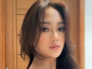 Gaya Seksi Marion Jola Pakai Baju Backless, Pamer 3 Tato di Punggung