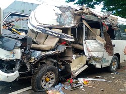 Nahas Mobil Rombongan Pelayat Tabrak Pohon di Maros Berujung 1 Orang Tewas