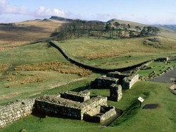 Kisah Tembok Hadrian, Saksi Bisu Romawi dari Tahun 122 M yang Panjangnya 122 KM