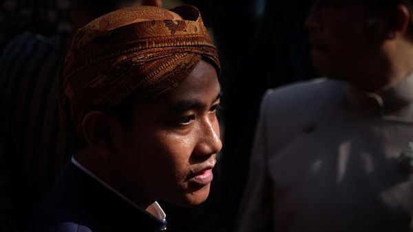 Pakai Beskap, Gibran Hadiri HUT Solo ke-279