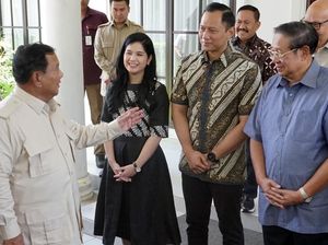Momen Saling Hormat dan Sapaan SBY ke Prabowo Beliau Komandan Saya