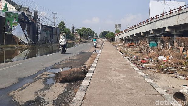 Ruas Pantura Demak-Kudus yang masih ditutup imbas banjir Demak. Foto diambil Sabtu (17/2/2024).