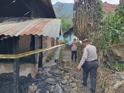 Lupa Matikan Kompor Kayu, Rumah Lansia di Samosir Terbakar