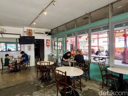 Menikmati Sajian Kopitiam Lezat di Salah Satu Sudut Pecinan Bandung