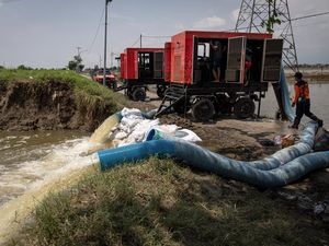 Tangani Banjir Demak, 27 Pompa Air Bergerak Diterjunkan