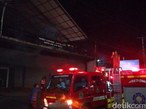 Tempat Karaoke Kebakaran di Majalengka, Pengunjung Berhamburan Tempat Karaoke Kebakaran di Majalengka, Pengunjung Berhamburan