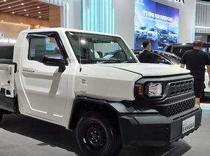 Hilux Rangga Single Cabin, Si Minimalis di IIMS 2024 Hilux Rangga Single Cabin, Si Minimalis di IIMS 2024