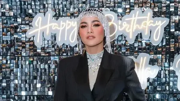 7 Gaya Olla Ramlan bak Cleopatra, Rayakan Ulang Tahun ke-44