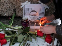 100 Orang Lebih Ditahan di Rusia Saat Hadiri Memorial Alexei Navalny
