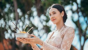 8 Potret Anya Geraldine Anggun Jadi Gadis Bali, Berkebaya Sambil Bawa Sesajen