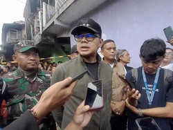 Bima Arya Tinjau Lokasi Longsor Proyek TPT Tewaskan 2 Orang di Bogor
