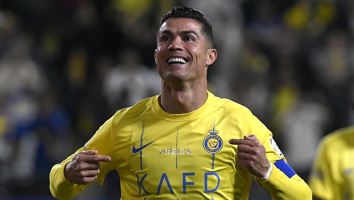 Soccer Football - Saudi Pro League - Al Nassr v Al Fateh - Al-Awwal Park, Riyadh, Saudi Arabia - February 17, 2024 Al Nassrs Cristiano Ronaldo celebrates scoring their first goal REUTERS/Yazeed Aldhawaihi