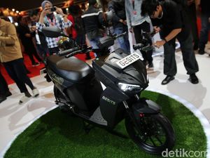 Pas Buat Pencinta Timnas! Gesits Luncurkan Motor Listrik Edisi Terbatas