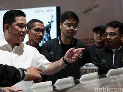 Datang ke IIMS, Erick Thohir Cek Tren Kendaraan Listrik