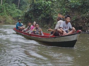 Gema Pemilu Damai Sang Jenderal hingga Suku Pedalaman Gema Pemilu Damai Sang Jenderal hingga Suku Pedalaman
