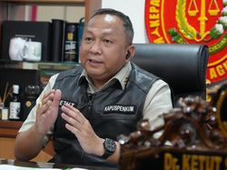 Beredar Kajati Sumbar Umrah Bareng Gubernur-Kadisdik, Kejagung Bilang Begini