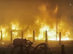 Detik-detik Kerusuhan Pecah di Den Haag Belanda, Mobil Polisi-Bus Dibakar