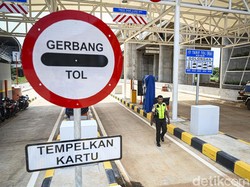 Kecelakaan Beruntun 5 Mobil di Gerbang Tol Halim Terjadi di 3 Gardu