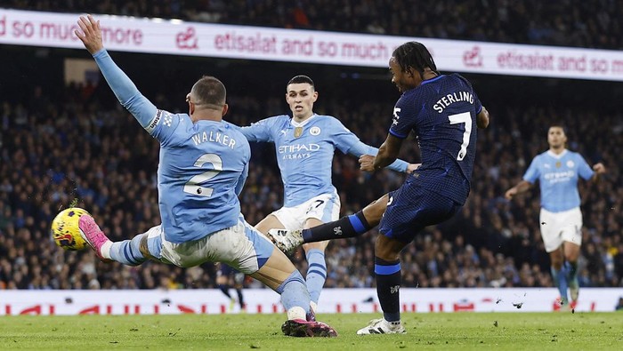 Soccer Football - Premier League - Manchester City v Chelsea - Etihad Stadium, Manchester, Britain - February 17, 2024 Chelseas Raheem Sterling scores their first goal Action Images via Reuters/Jason Cairnduff NO USE WITH UNAUTHORIZED AUDIO, VIDEO, DATA, FIXTURE LISTS, CLUB/LEAGUE LOGOS OR LIVE SERVICES. ONLINE IN-MATCH USE LIMITED TO 45 IMAGES, NO VIDEO EMULATION. NO USE IN BETTING, GAMES OR SINGLE CLUB/LEAGUE/PLAYER PUBLICATIONS.