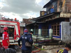 Lupa Matikan Kompor, Rumah Lantai Dua di Pedan Klaten Terbakar