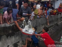 Jaga Kebersihan Sungai, Warga Kediri Bikin Lomba Miniatur Perahu