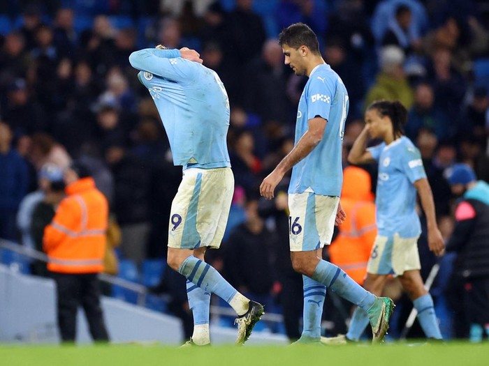 Soccer Football - Premier League - Manchester City v Chelsea - Etihad Stadium, Manchester, Britain - February 17, 2024 Manchester City's Erling Braut Haaland and Rodri react after the match REUTERS/Carl Recine NO USE WITH UNAUTHORIZED AUDIO, VIDEO, DATA, FIXTURE LISTS, CLUB/LEAGUE LOGOS OR 'LIVE' SERVICES. ONLINE IN-MATCH USE LIMITED TO 45 IMAGES, NO VIDEO EMULATION. NO USE IN BETTING, GAMES OR SINGLE CLUB/LEAGUE/PLAYER PUBLICATIONS.