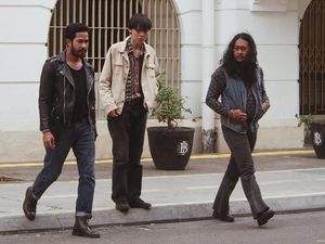 Kembalinya The Foolish dalam Meramu Kritik Sosial