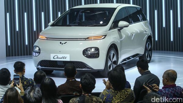 Tampilan Luar-Dalam Wuling Cloud EV, Harga di Bawah Rp 500 Juta?