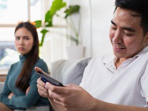 HP Jadi Biang Kerok Angka Kelahiran Turun? Pakar Bilang Gini