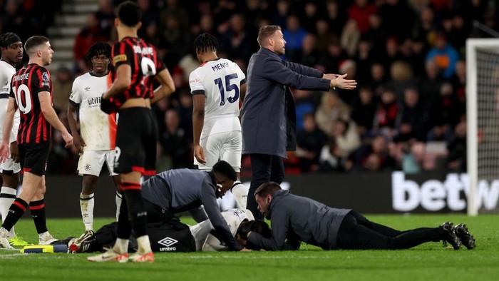Luton Town manager Rob Edwards enter the field of play as his player Tom Lockyer receives treatment on the pitch during the Premier League match at the Vitality Stadium, Bournemouth. Picture date: Saturday December 16, 2023. (Photo by Steven Paston/PA Images via Getty Images)