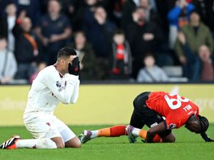 MU Vs Luton: Casemiro Beruntung Tak Dapat Kartu Merah