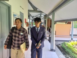 Sidang Mediasi Ketiga Gugatan Almas ke Gibran Deadlock