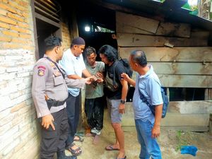 Keji! Pria di Jambi Cekik Anaknya hingga Tewas Lalu Gali Lubang untuk Dikubur Keji! Pria di Jambi Cekik Anaknya hingga Tewas Lalu Gali Lubang untuk Dikubur